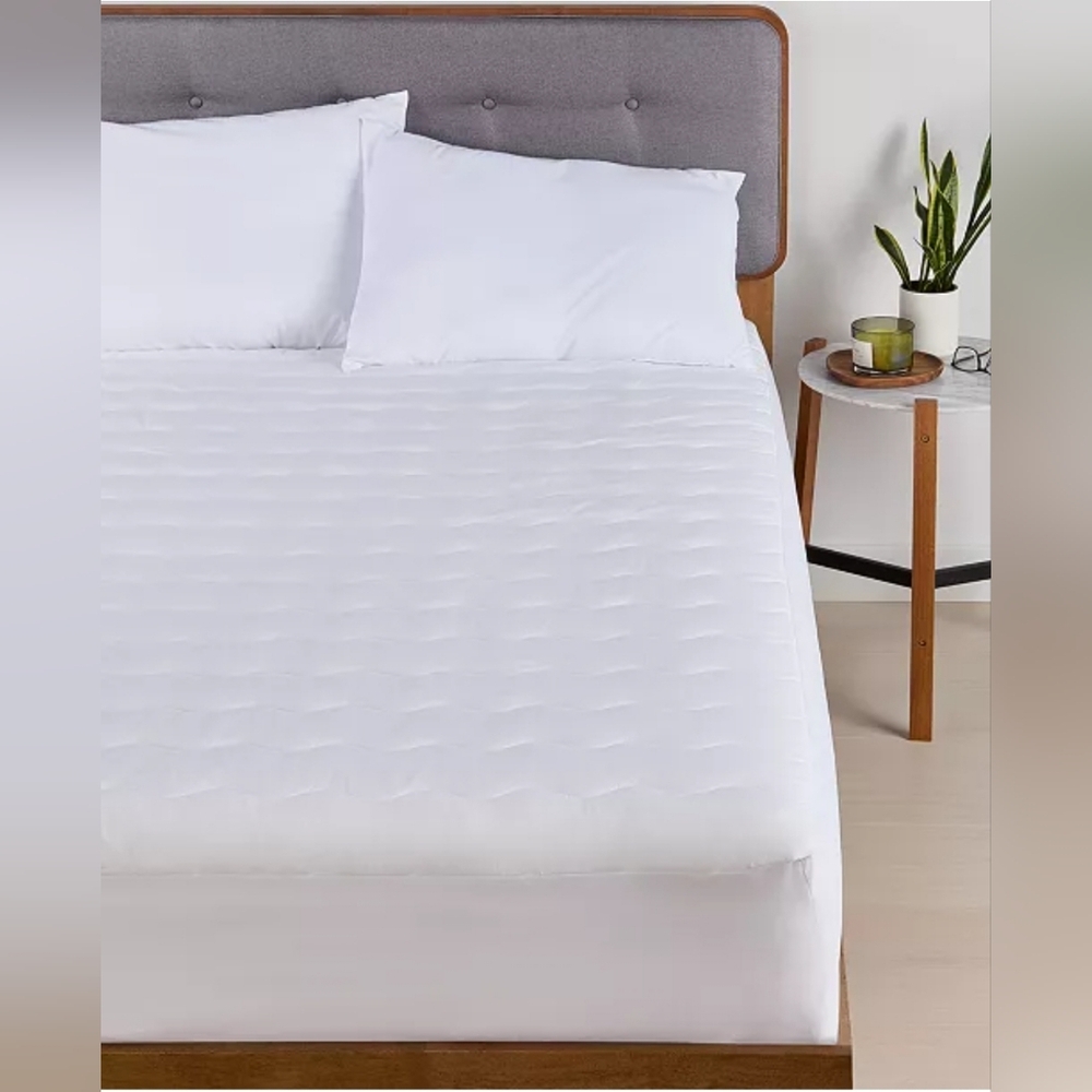 New Arch Studio Full Size Waterproof Mattress Pad